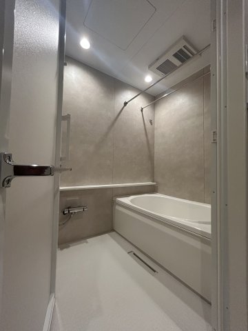 バス・シャワールーム　完成前の為建築資材等が写っている場合があります