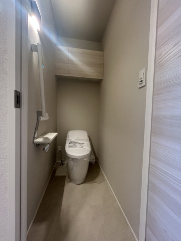 トイレ　完成前の為建築資材等が写っている場合があります
