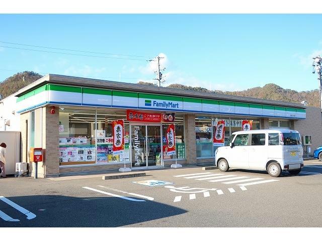 コンビニ　ファミリーマート（コンビニ）まで1700m