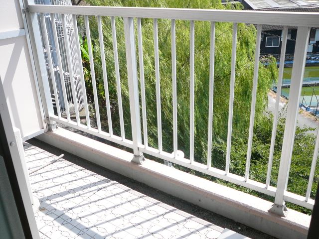 バルコニー　日当たりの良いベランダです。