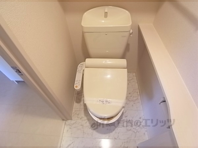 トイレ　洗浄機能付き。