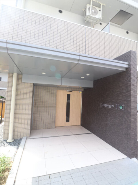 エントランス　オートロック付きで防犯面も安心です