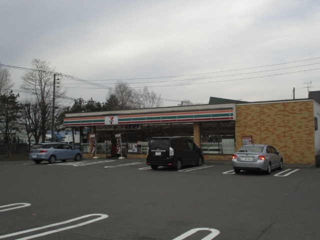 コンビニ　セブンイレブン千歳富士４丁目店（コンビニ）まで307m