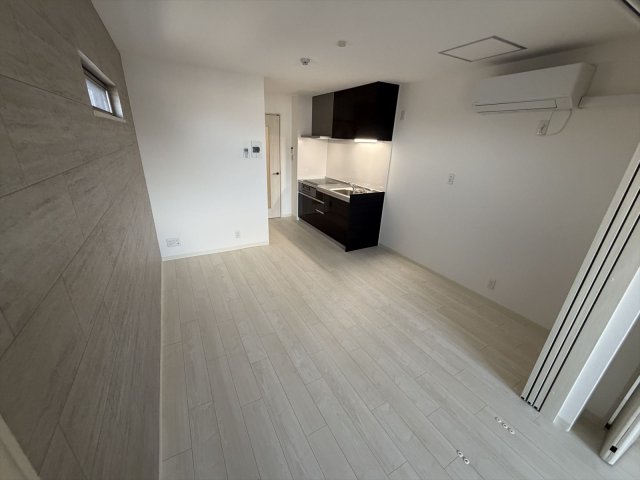 ピレーネ一津屋の居間写真