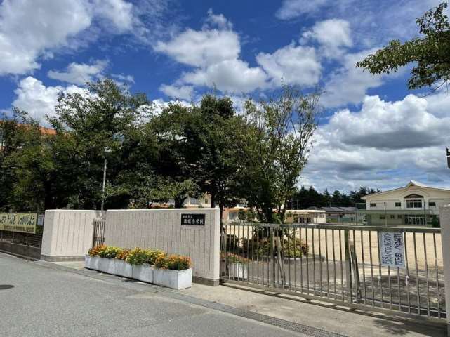 小学校　砥堀小学校（小学校）まで867m