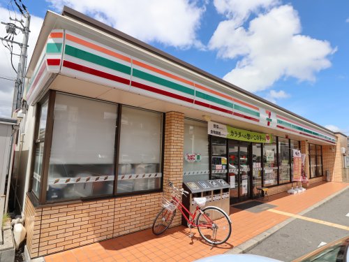 コンビニ　セブンイレブン 東大阪善根寺町3丁目店（コンビニ）まで136m