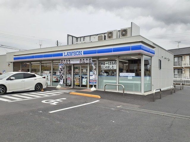 コンビニ　ローソン日立鮎川町五丁目店（コンビニ）まで300m