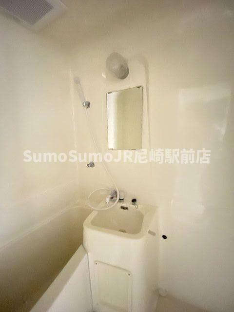 洗面設備　独立洗面台で身支度をすべて済ませてしまいましょう