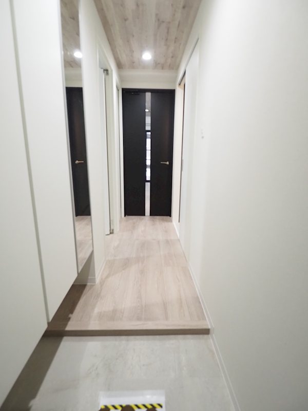 玄関　白基調のきれいなお部屋です