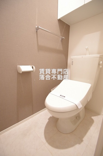 トイレ　温水洗浄暖房便座付き♪