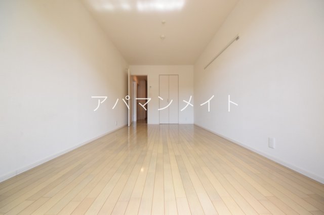 その他部屋・スペース　広くて明るい寝室