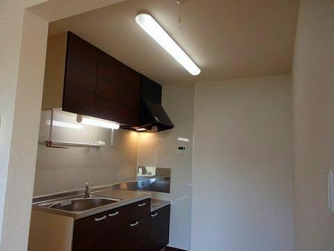 キッチン　室内写真は別部屋の写真です。