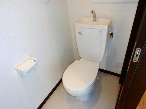 トイレ　室内写真は別部屋の写真です。