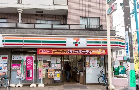 コンビニ　セブンイレブン 世田谷松原駅前店（コンビニ）まで564m