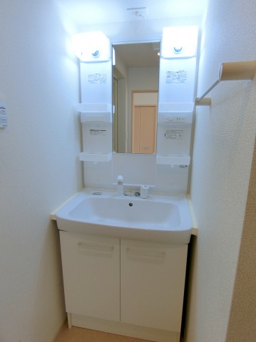 洗面設備　シャンドレ付き洗面化粧台