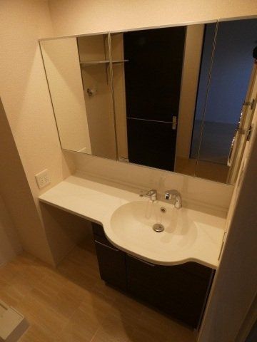 洗面設備　同仕様メーカーの写真です