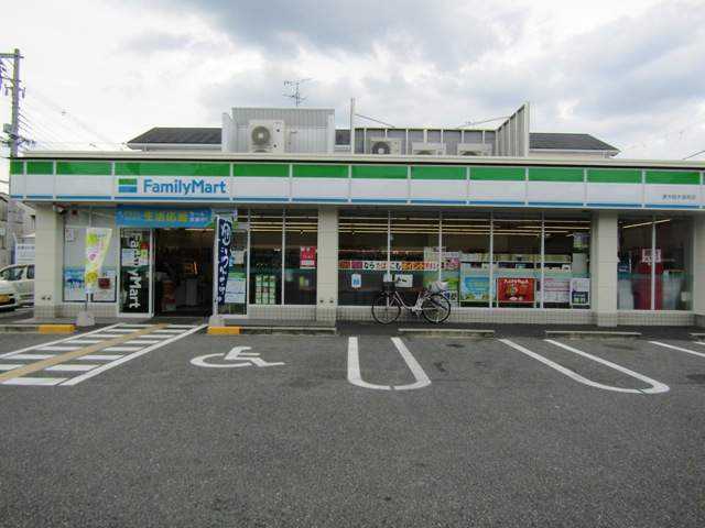 コンビニ　ファミリーマート（コンビニ）まで408m