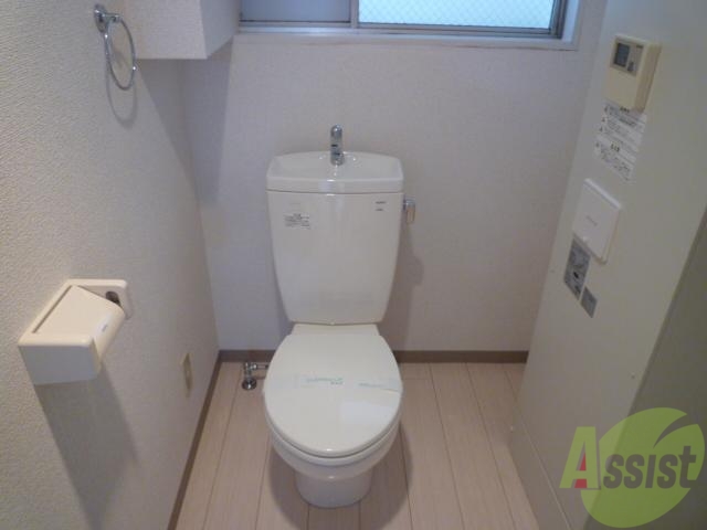 トイレ　トイレにも窓があって爽快感○です！