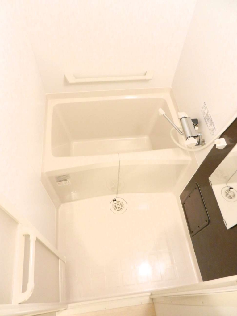 バス・シャワールーム　建築中の為　同タイプの室内写真になります。