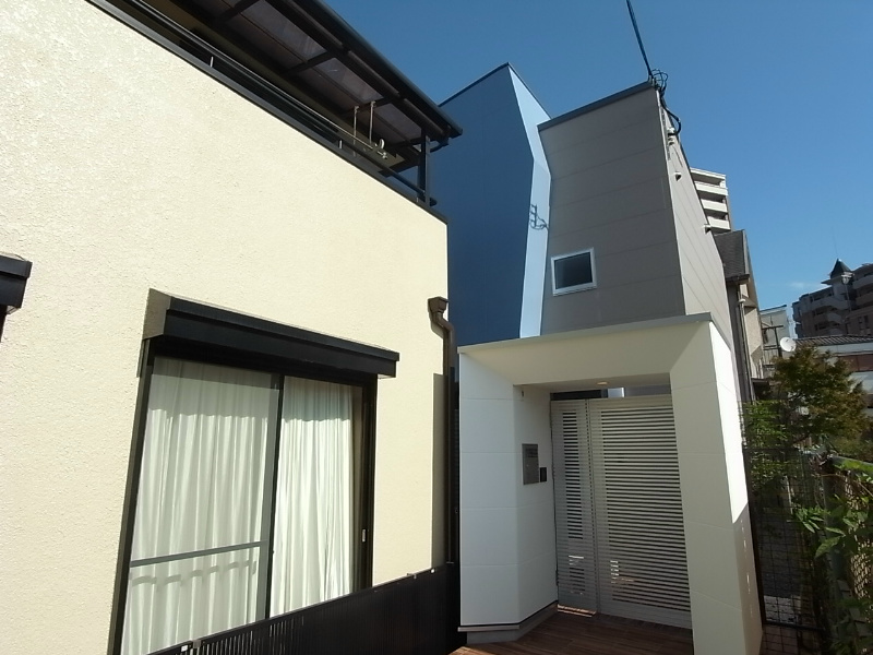 建物外観　シンプルでカッコいい外観です。