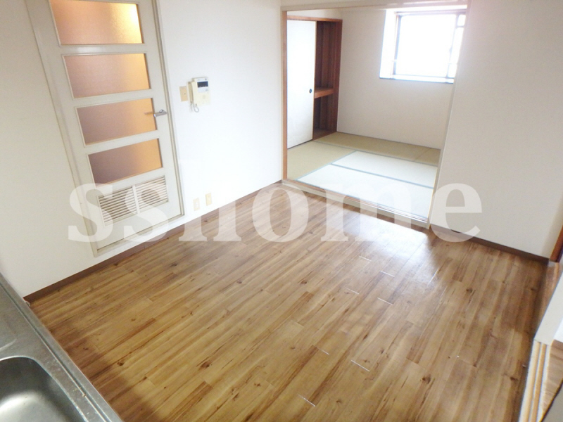 居室・リビング　明るいお部屋です☆