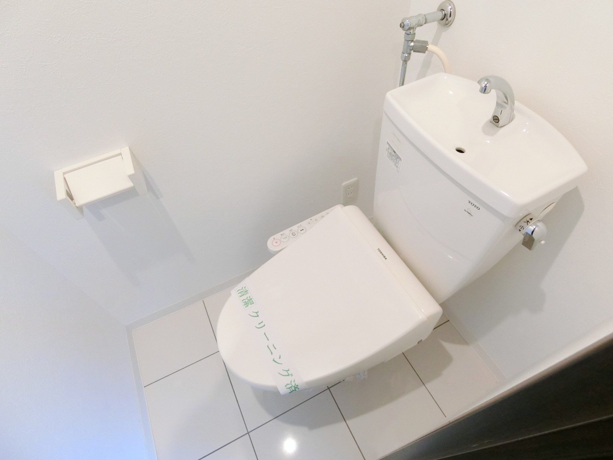 トイレ　トイレには人気のウォシュレットが設置されています。