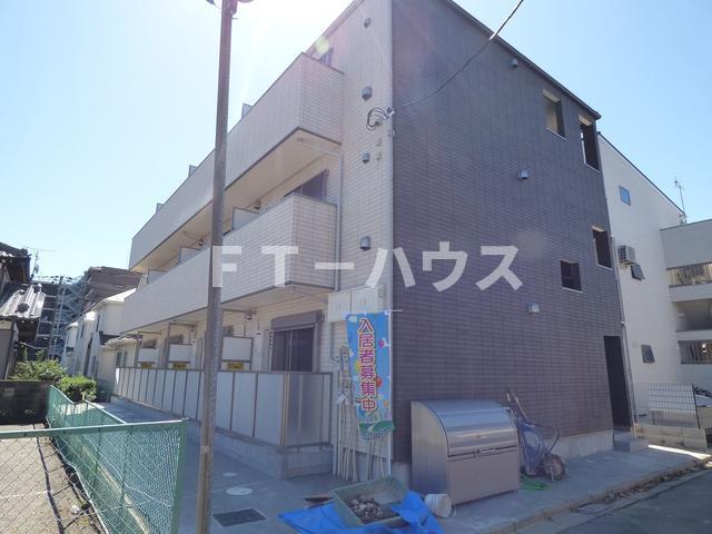 建物外観　３階建て