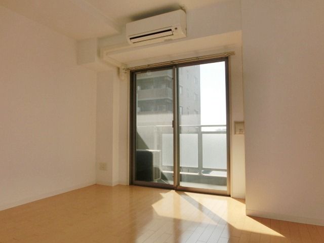 居室・リビング　明るいお部屋ですね。