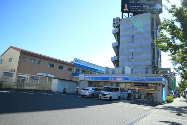 コンビニ　ローソン内環吹田芳野町店（コンビニ）まで215m