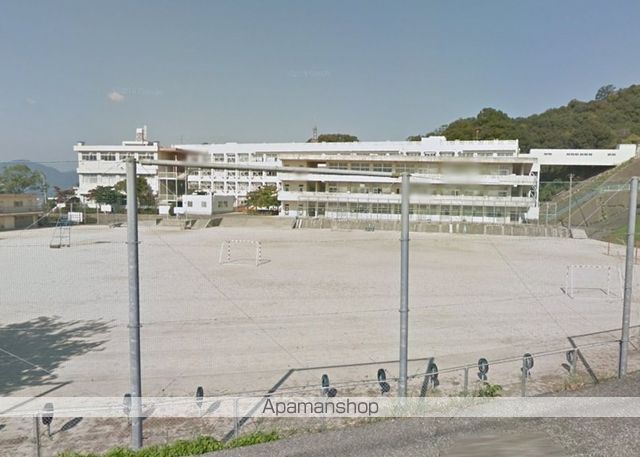中学校　戸坂中学校（中学校）まで1185m