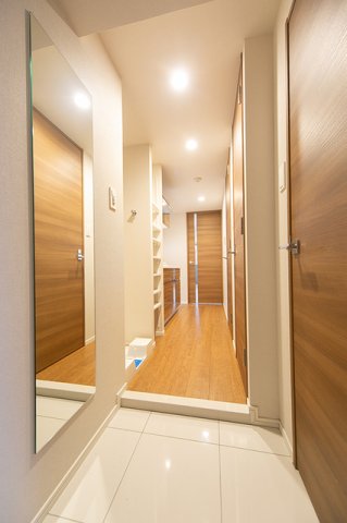 玄関　※写真は同タイプ住戸です。