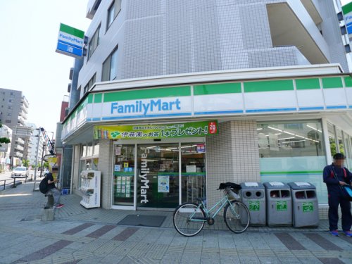 コンビニ　ファミリーマート わらび西口店（コンビニ）まで45m