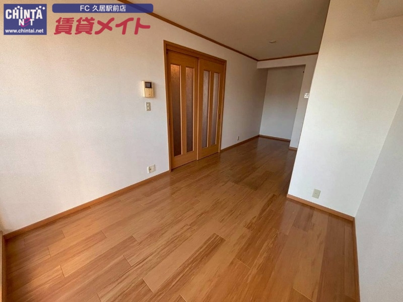 居室・リビング　同物件別部屋の写真