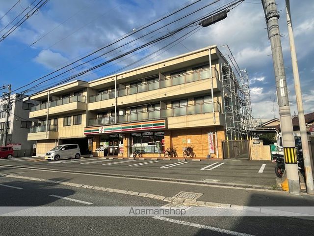 コンビニ　セブン－イレブン枚方香里ケ丘店（コンビニ）まで877m