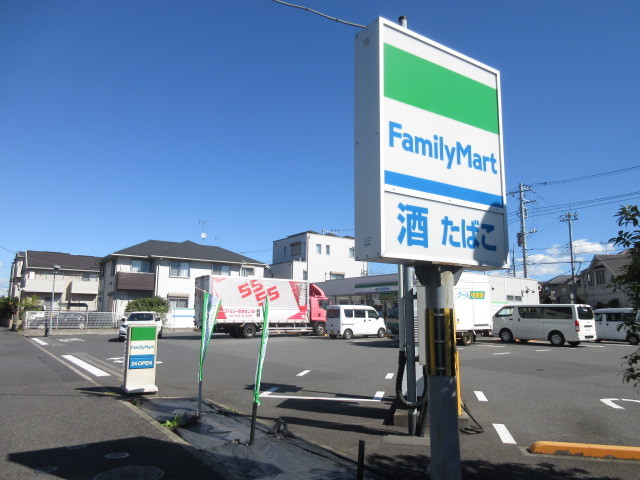 コンビニ　ファミリーマートおおたかの森店（コンビニ）まで976m