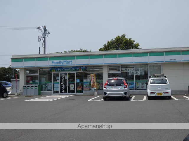 コンビニ　ファミリーマート（コンビニ）まで481m