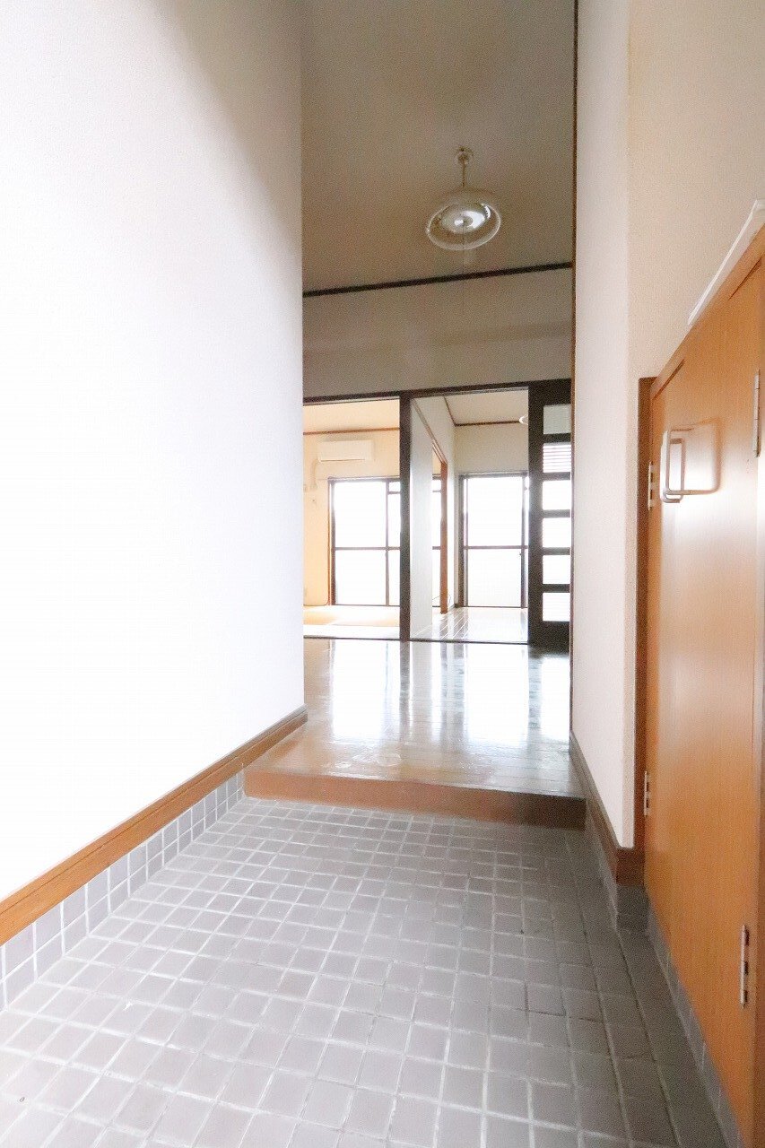 玄関　退去前のため別部屋参照