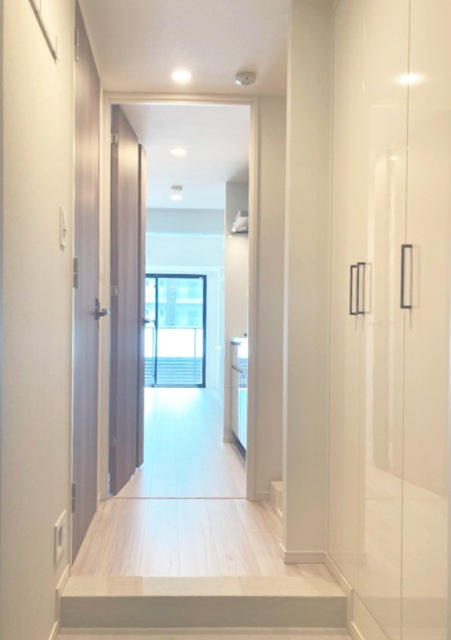 玄関　※写真は同タイプ住戸です。
