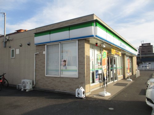 コンビニ　ファミリーマート　岐阜鶉うずら5丁目店（コンビニ）まで279m