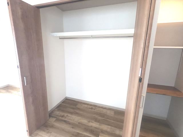 収納　クローゼットタイプの大型収納付き