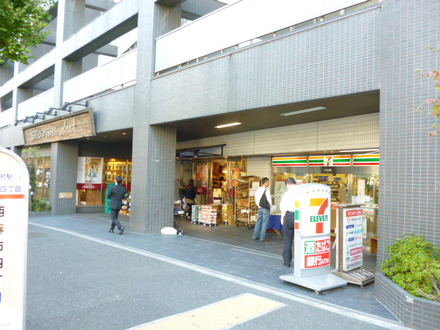 コンビニ　セブンイレブン（コンビニ）まで200m