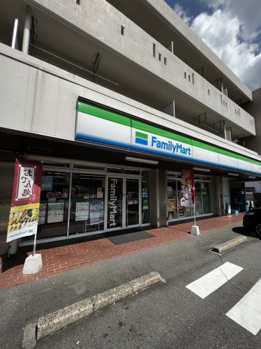 コンビニ　ファミリーマート 千成通店（コンビニ）まで395m