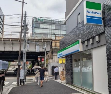 コンビニ　ファミリーマート 外神田四丁目蔵前橋通り店（コンビニ）まで357m