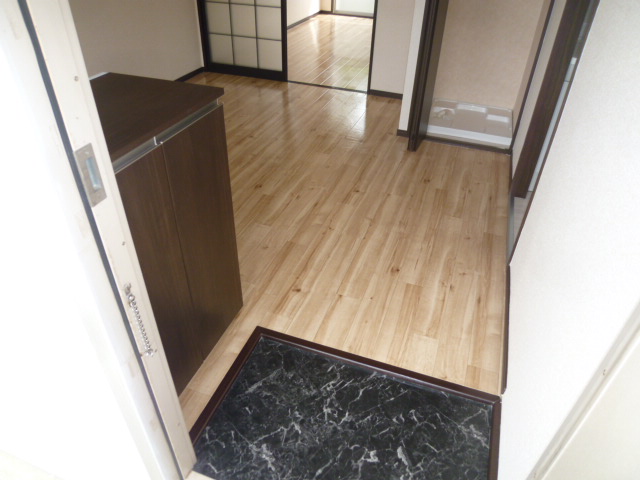 大阪モノレール彩都線 豊川駅 徒歩16分 2階建 築42年の玄関写真