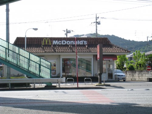 飲食店　マクドナルド 栃木バイパス店（飲食店）まで405m