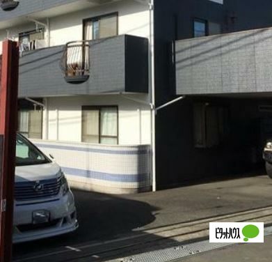 相鉄本線 鶴ケ峰駅 バス乗車時間：13分 最寄りバス停で下車 徒歩2分 3階建 築33年の外観写真
