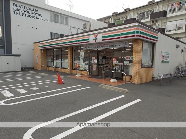 コンビニ　セブンイレブン（コンビニ）まで605m