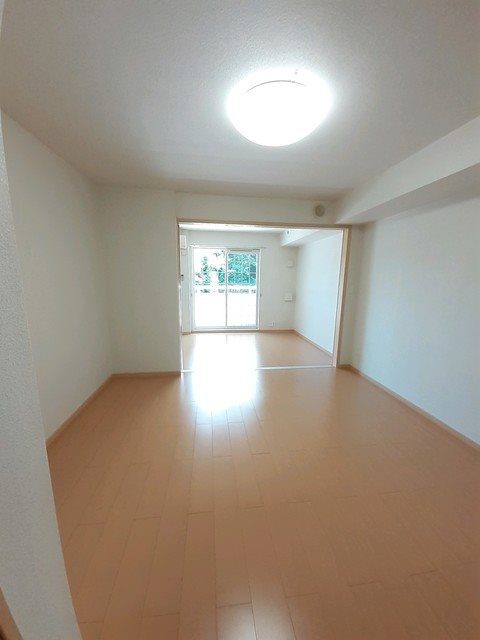 居室・リビング　日当たり良好で明るいお部屋です。