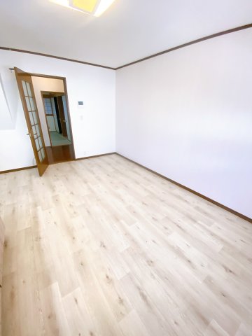 下小阪1丁目戸建の居間写真