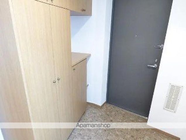 ウインベルコーラス向島の玄関写真